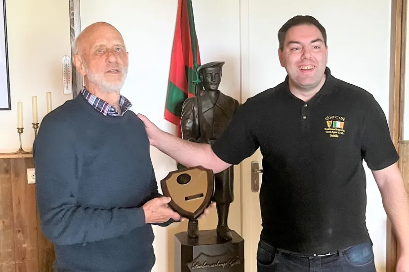 ad van den houdt links winnaar jan van hulten plaquette