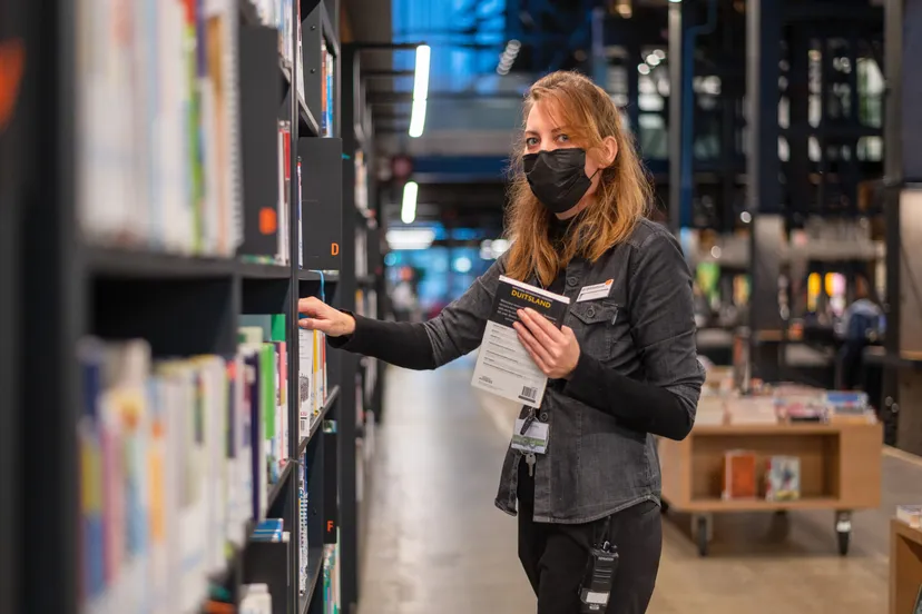 bibliotheek beperkt open tijdens harde lockdown ovv merel van dooren photography