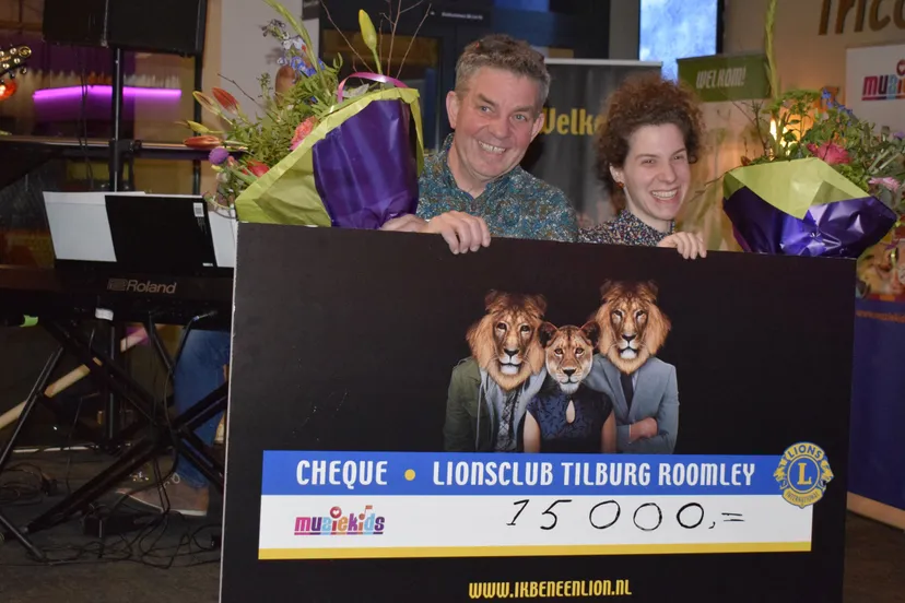 cheque lionsclub roomley