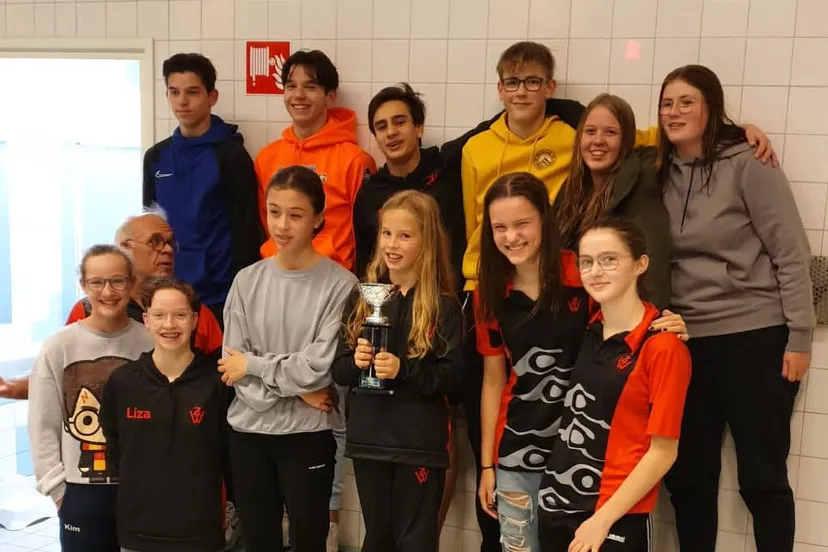 dommeltrofee beneden vlnrkim harry liza ilone suze marit vivienne boven vlnr jort jens maikel chris bregje ally