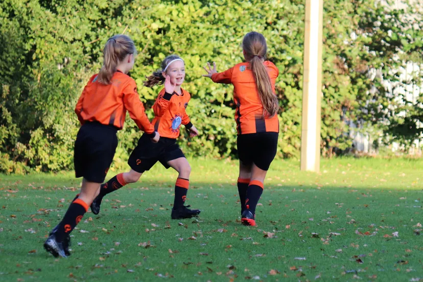 foto bij artikel meidenvoetbal