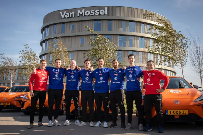 foto hk foto overhandiging mg4 vanmossel mg tachos