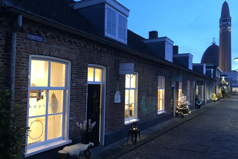 foto hooisteeg vanuit haystay donker