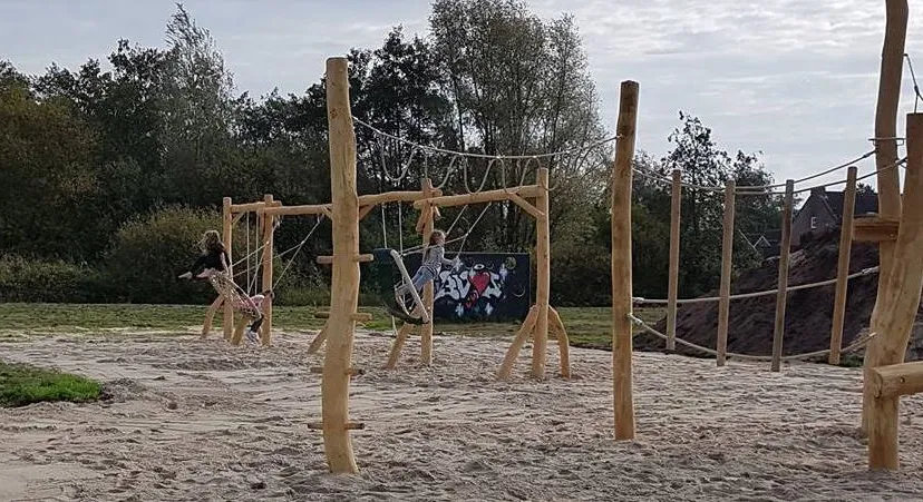 foto kinderen in speeltuin