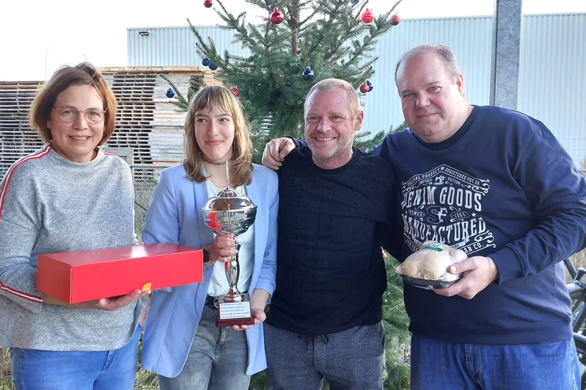 foto winnaars knallen op de ballen
