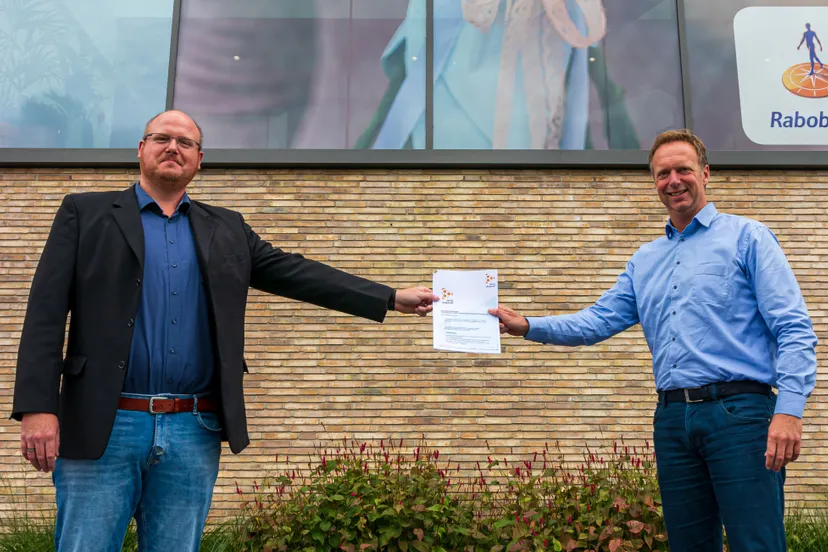 ondertekening sponsorcontract 221
