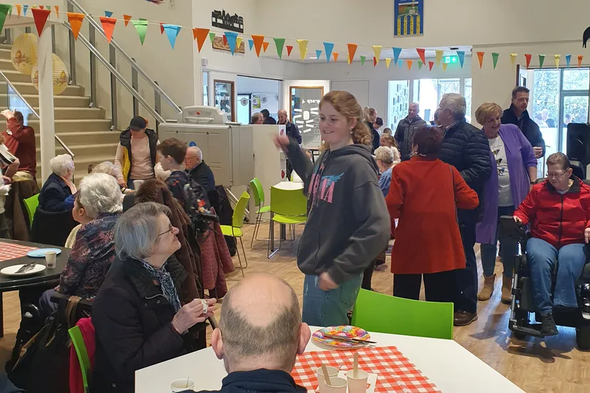 pannenkoekdag 1 gasten nemen plaats in hal