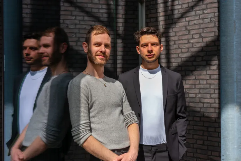 persfoto close to you liggend mats lodenstijn l neil foreman r