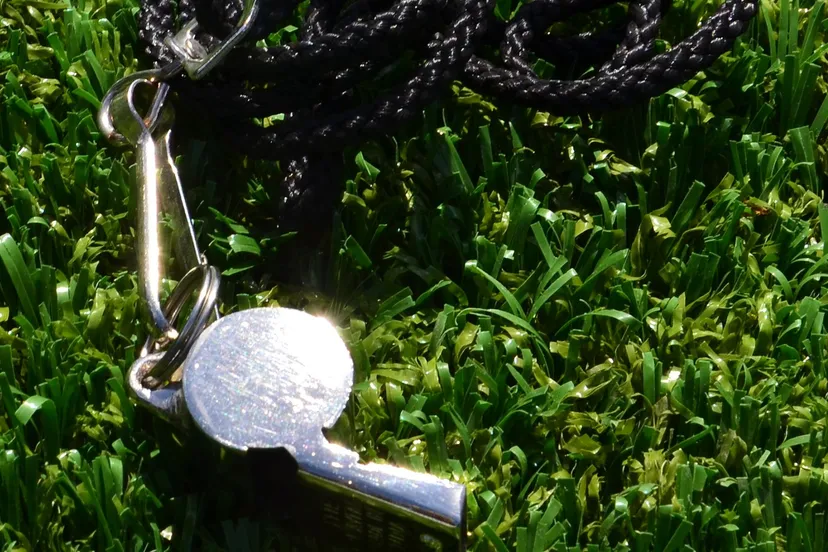 scheidsrechters fluit