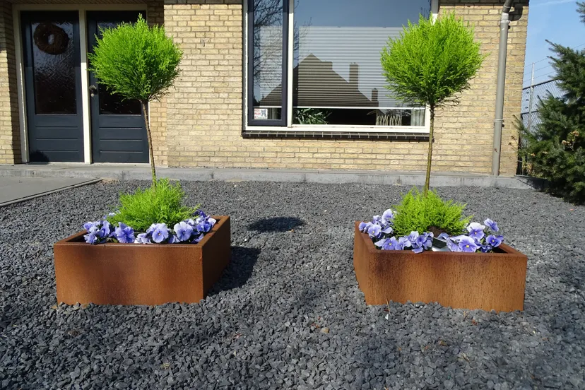 sfeervolle tuin met cortenstaal 1