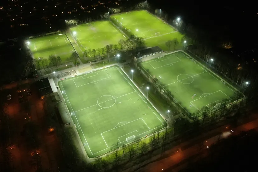 sportpark eikendonk bij avond