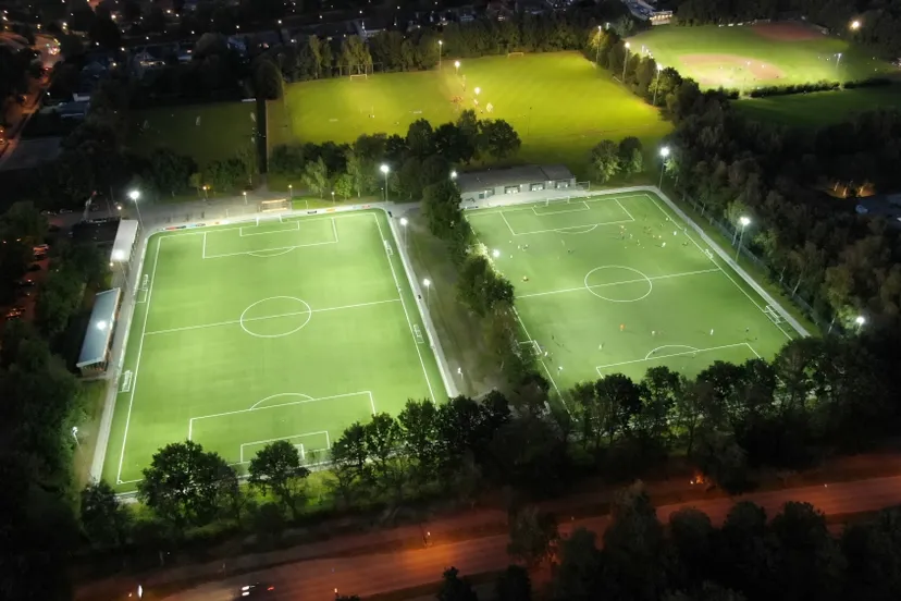 sportpark eikendonk bij avond