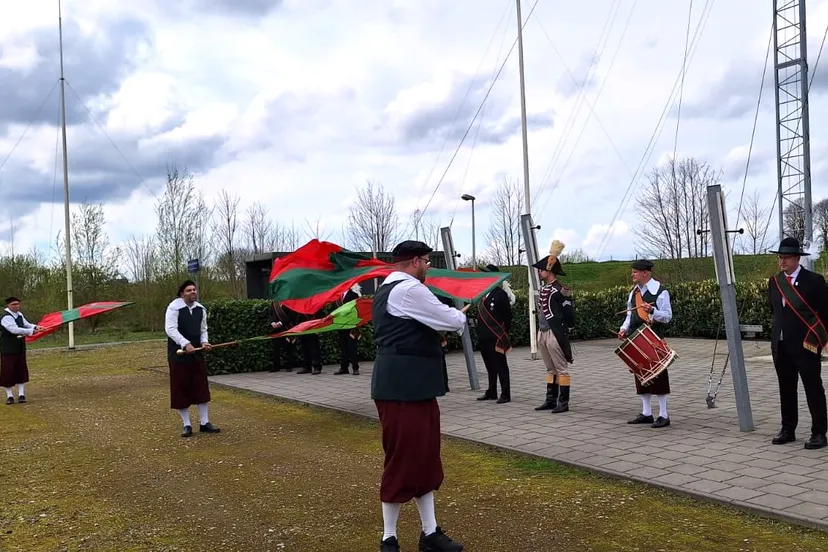 vendelgroet aan nieuwe koning 6