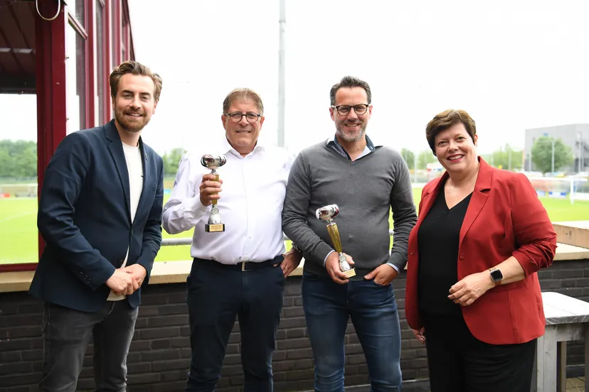 verduurzaming sportpark de gaard uitreiking trofee