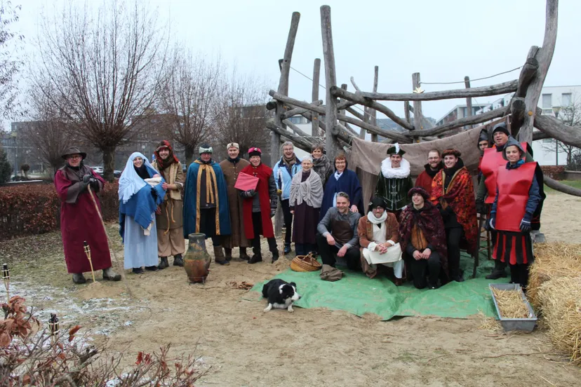 alle toneelspelers van het kerstevent bij elkaar