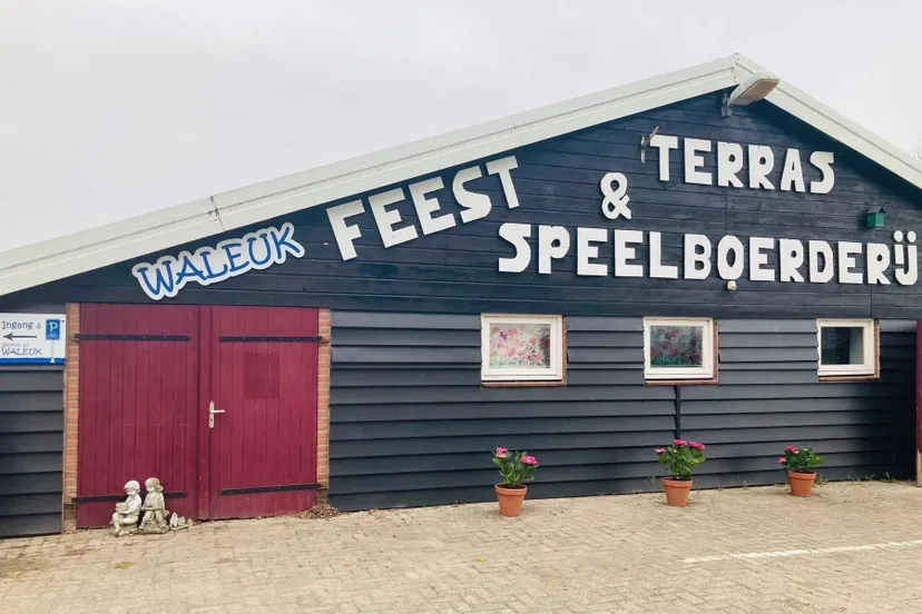 nieuwe letters voorgevel WALEUK 2025