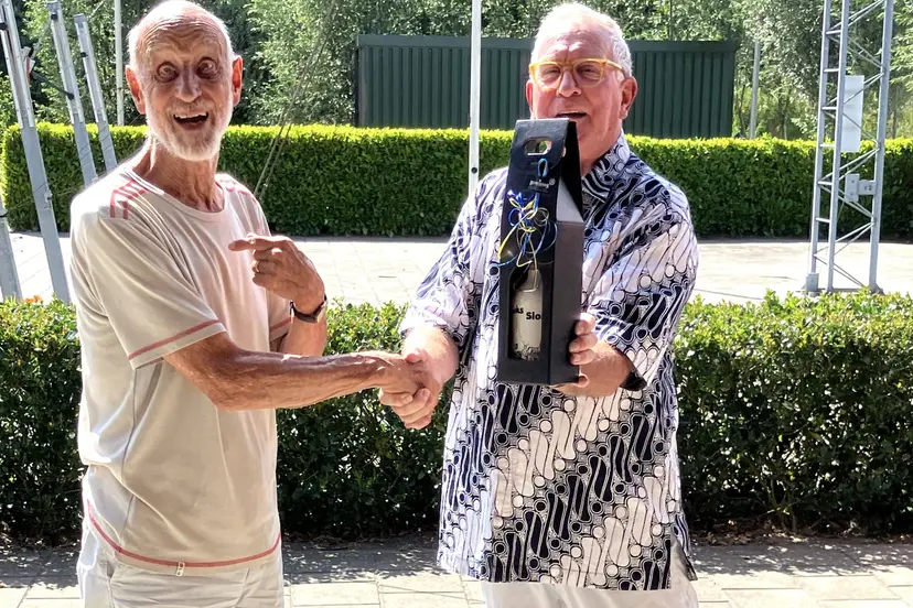Ad van den Houdt winnaar kermis vogelschieten