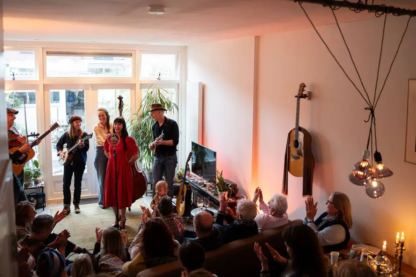 1790169886596-large-26GBW_Delft_MeikeDriessen_037_PorchvilleStringband