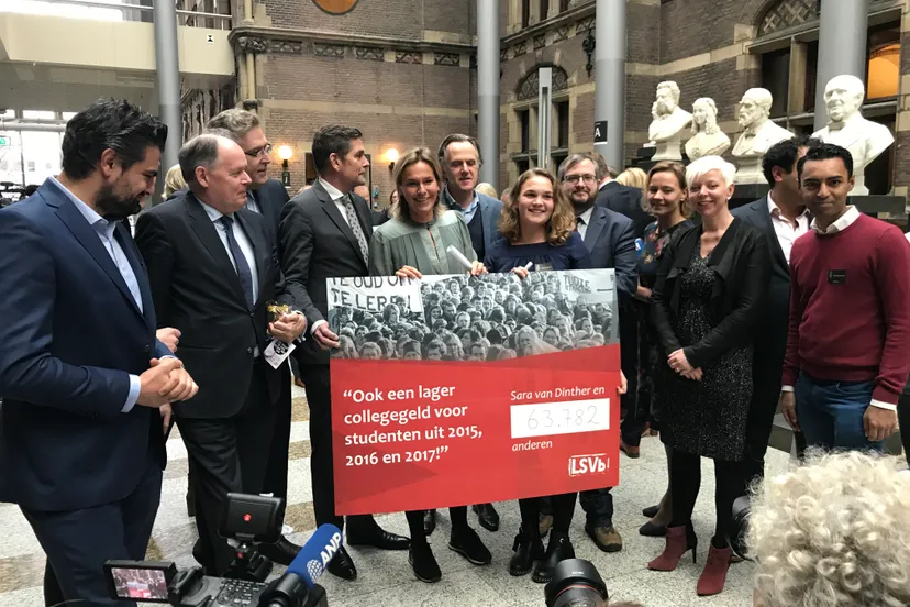 20171205 petitie overhandiging