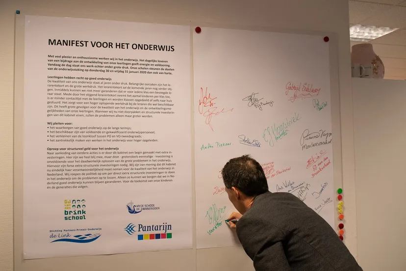 20200130 scholen tekenen manifest 2