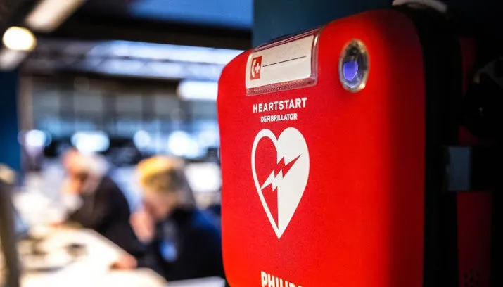 actie voor meer en zichtbare defibrillators 715x408