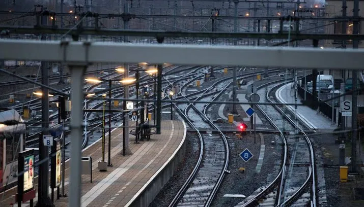 alle treinverkeer ns gestaakt vanwege storm 715x408