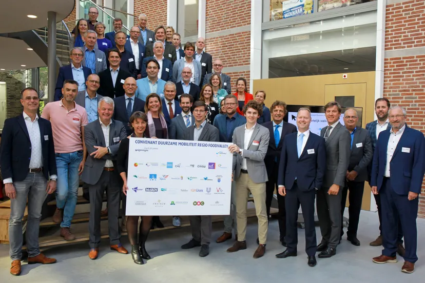 groepsfoto ondertekening mobiliteitsconvenant