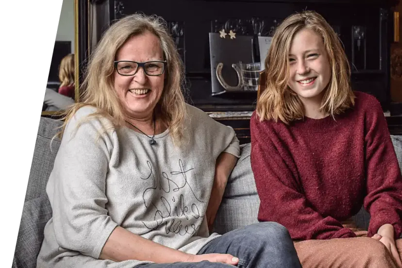 hospita en student samen op de bankc hospihousingf