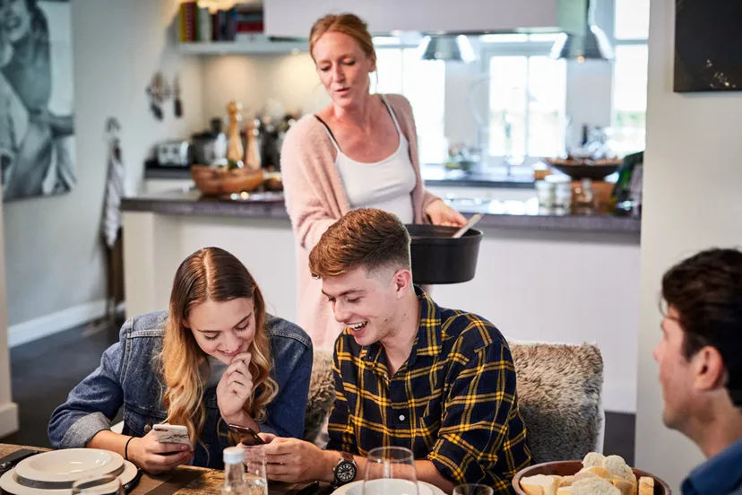 jdg 23 08 18 stiefgoed stills kleur ib5a6729