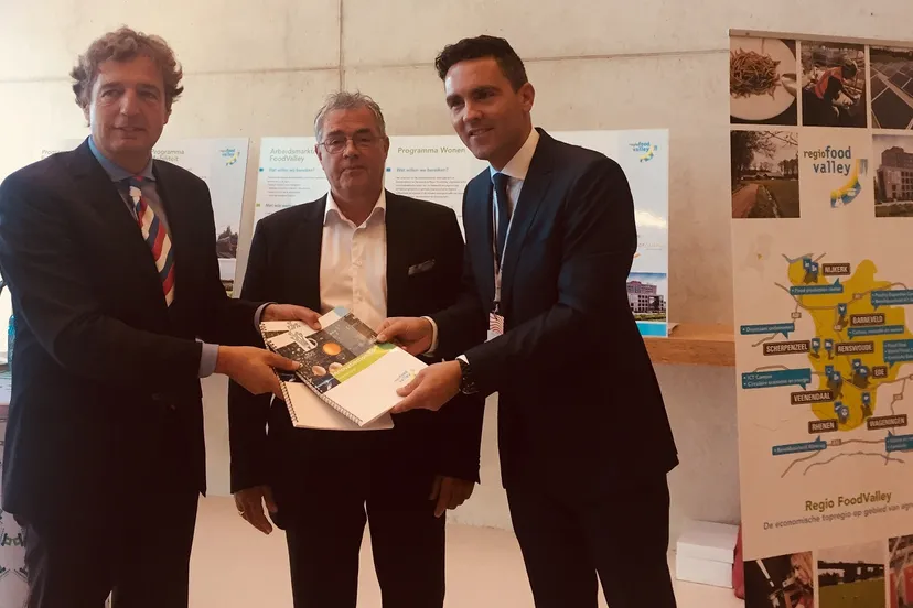 overhandiging innovatiemonitor regio foodvalley