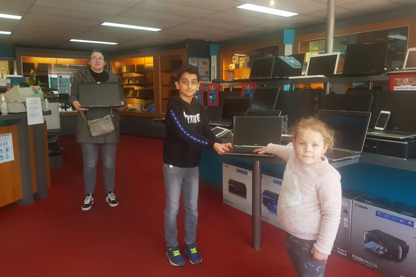 overhandiging laptops chip shop