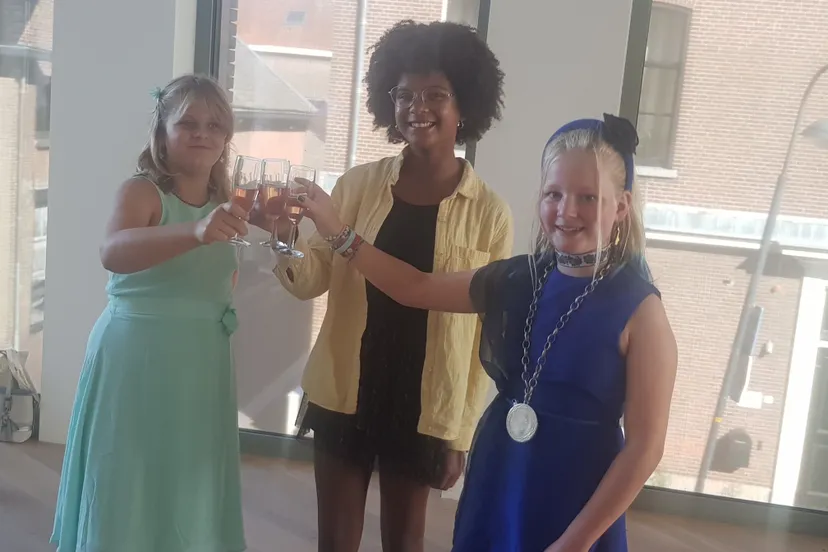 proosten met de kinderburgemeester