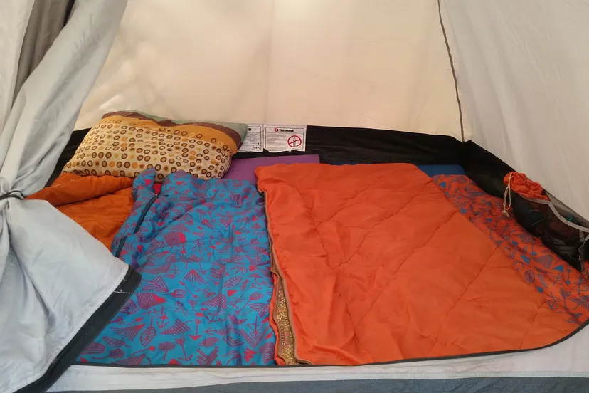 tent slaapzakken irharp via pixabay