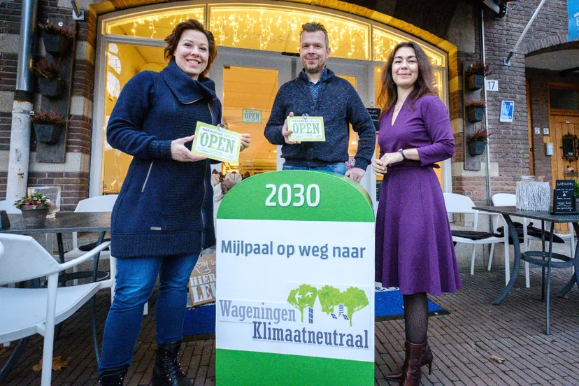 uitreiking mijlpaal winkeldeuren actie guy ackermans