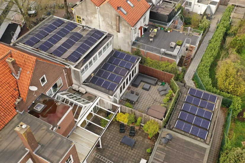 zonnepanelen op het dak bij copypoint wageningenklein