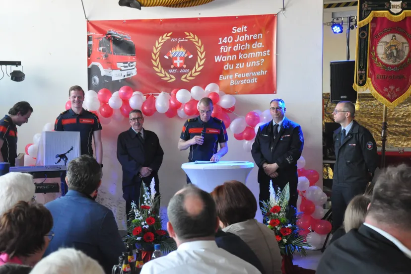 brandweer wageningen feliciteert feuerwehr burstadt 2025jpg