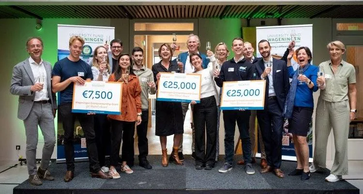 winnaars van de wageningen entrepreneurship grant met jury sven menschel 750x400
