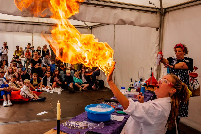 16 07 2024 vierdaagsefeesten marcel krijgsman 032 straattheaterjpg