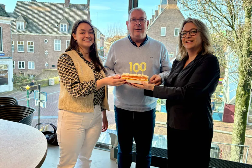 Wethouder Anne Janssen en Huurteams Wageningen bij inloopspreekuur