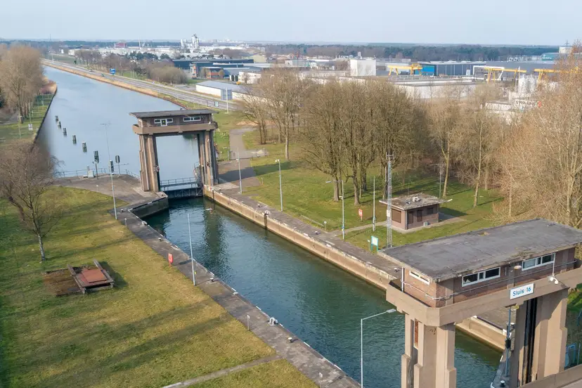 zuid-willemsvaart-sluis-16-werkzaamheden_tcm26-358195
