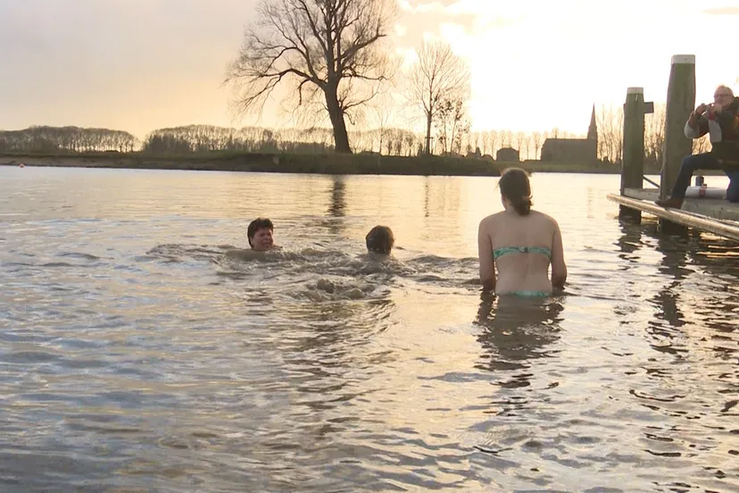 000 zwemtocht batenburg1