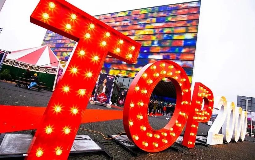 1280px top 2000 letters cc by 4