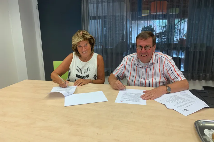 220808 foto ondertekening dijkensport