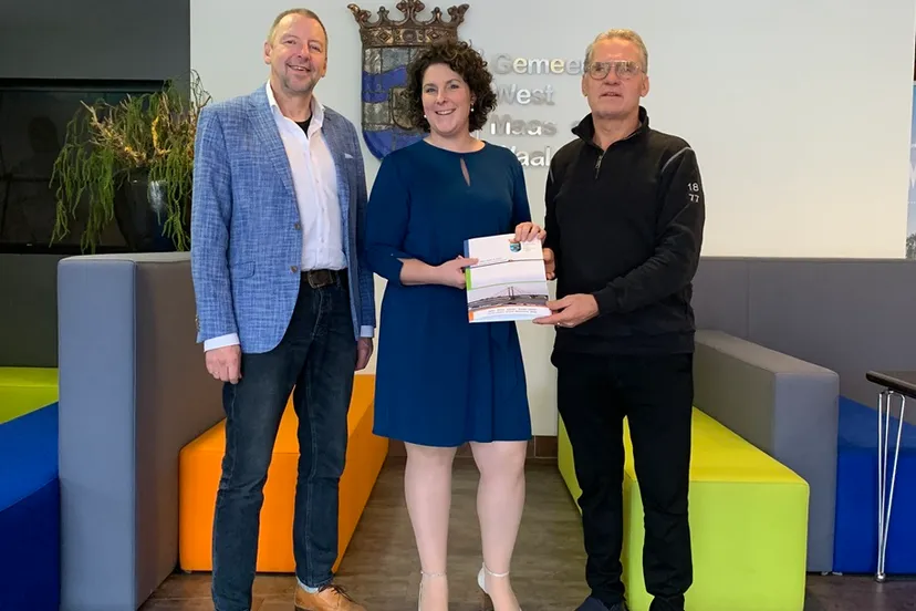 231211 foto bij jong en oud samen onder een dak in beneden leeuwen