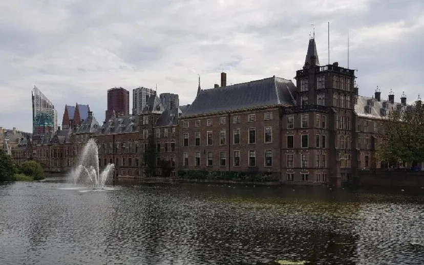 binnenhof den haag 915x518 1 915x518 1