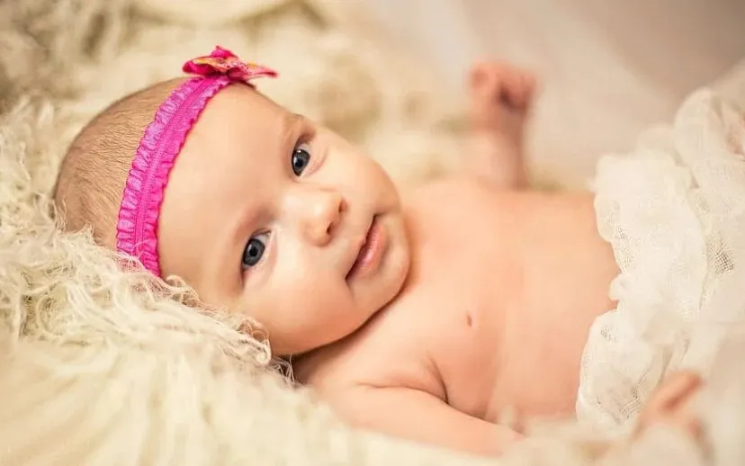 child newborn baby bighead 915x518 1