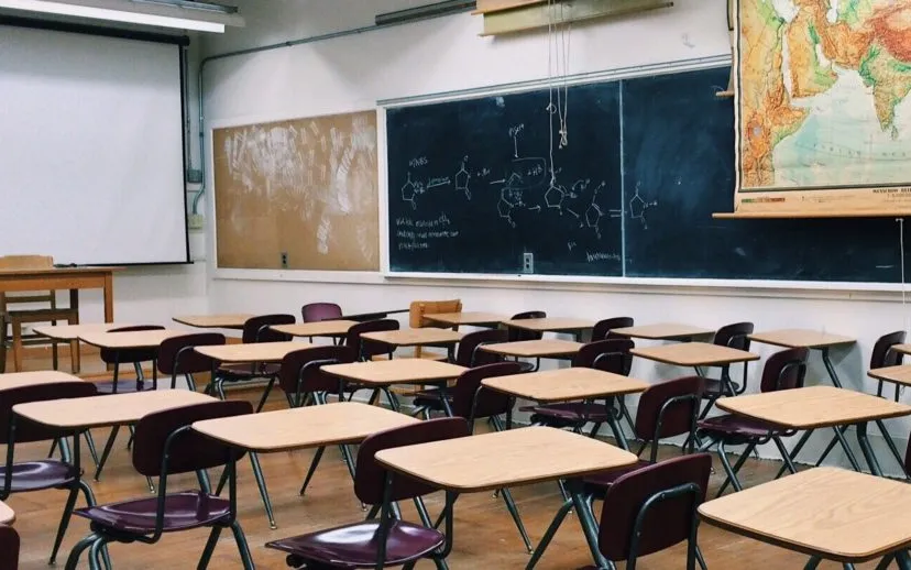 classroom 2093744 1920 915x518