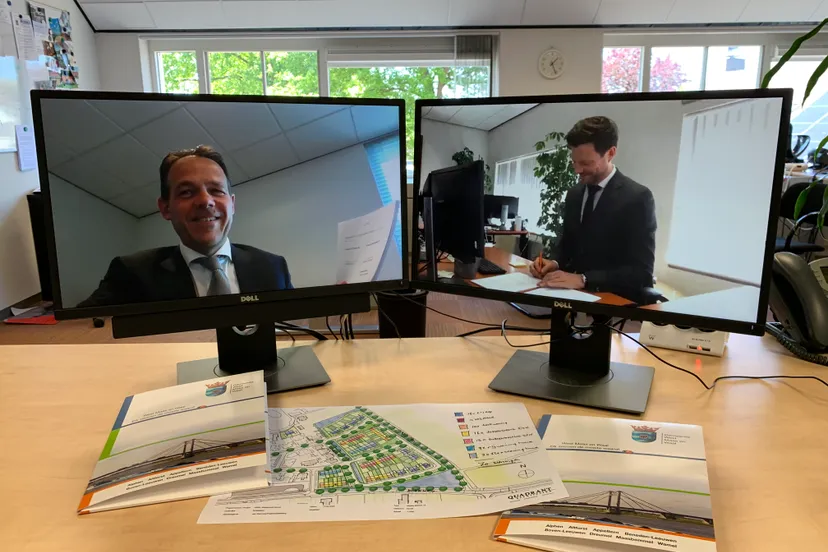 ondertekening overeenkomst van wanrooij en gemeente wmw