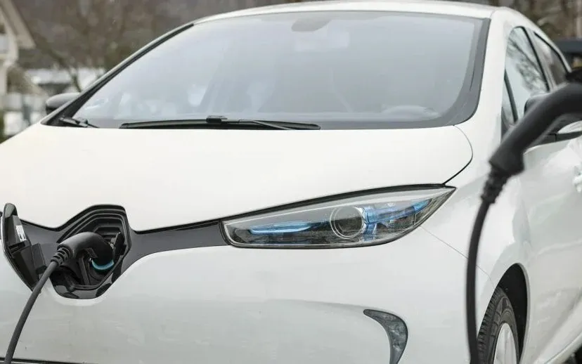 opladen elektrische auto 915x518 1