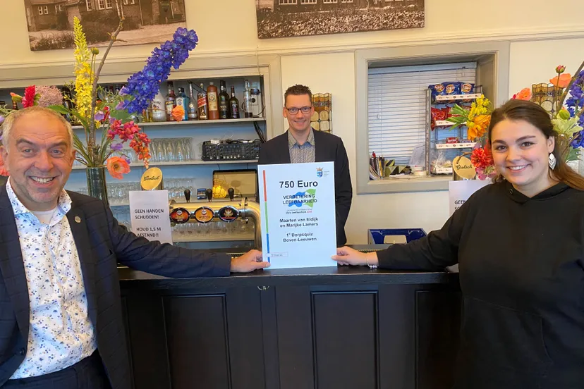 originele foto uitreiking beloning boven leeuwen